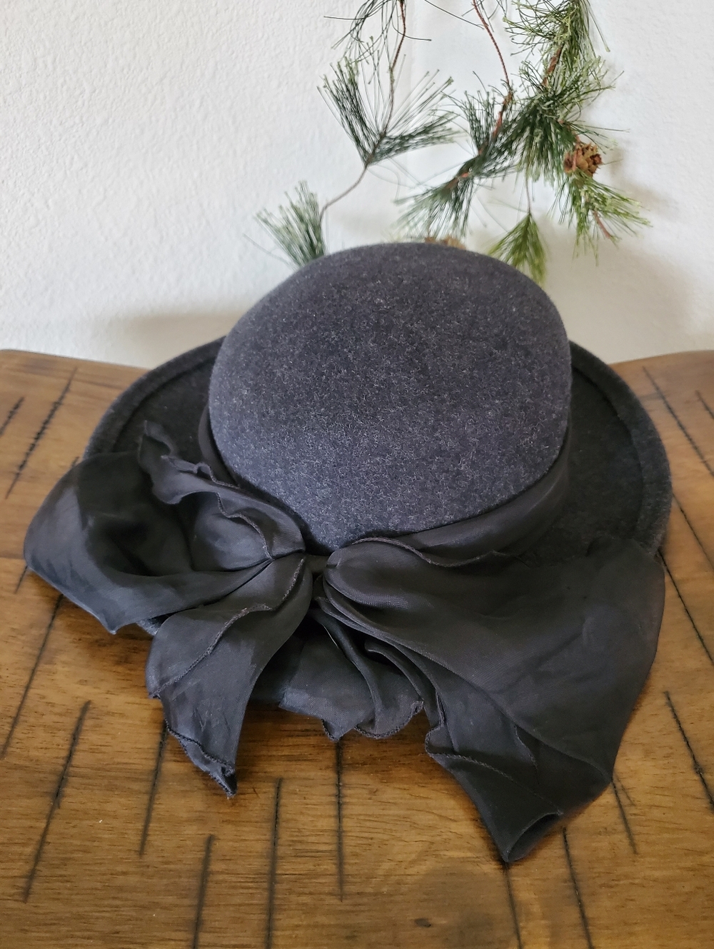 Arlin Vintage MCM Black Charcoal 100% Wool Cloche Hat with Large Sheer Bow